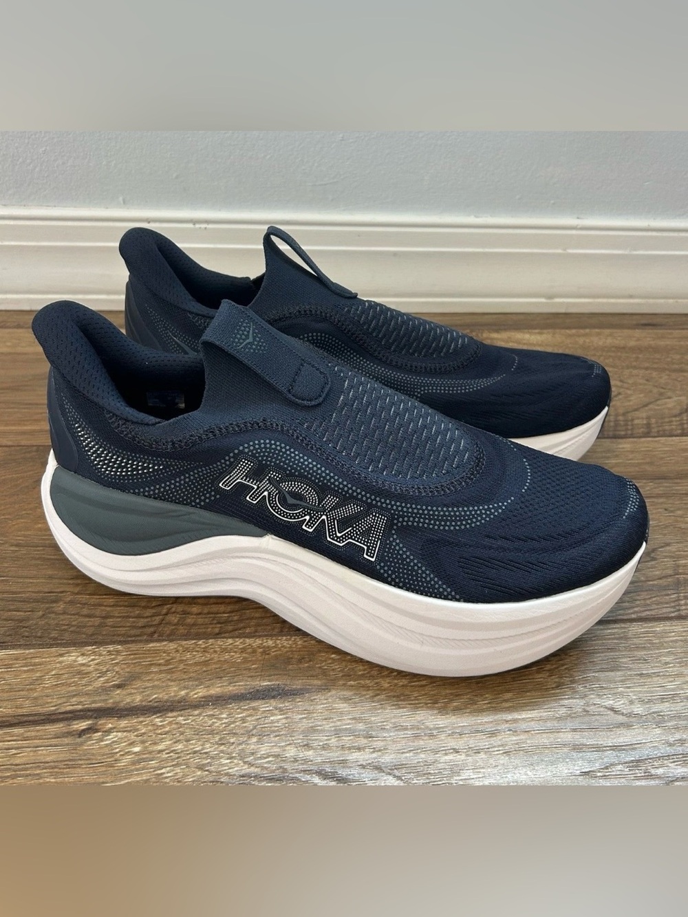 NEW Hoka Skyward Laceless Sneaker Slip On Shoes Men’s 8.5 Varsity Navy